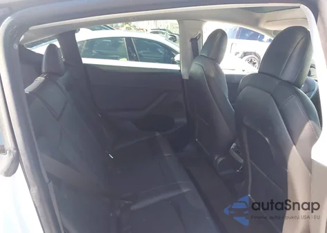 2021 Tesla Model Y Long Range Dual Motor All-Wheel Drive z USA, uszkodzony, nr VIN 5YJYGDEE6MF279875